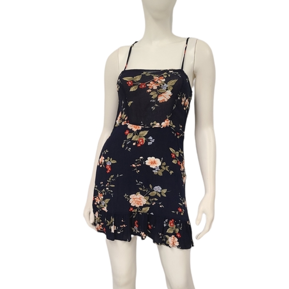 Sweet Shirred Floral Strappy Dress size Medium - Picture 4 of 7